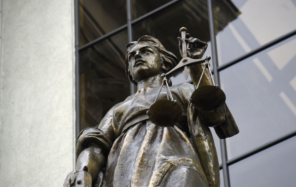 Верховный Суд разъяснил условия для получения выплат приемными родителями погибших участников СВО